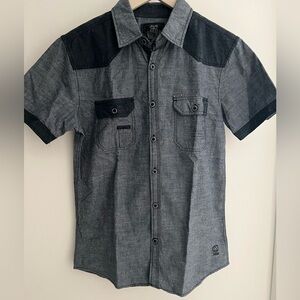 Men's Short-Sleeve Button-Down Shirt in blue with Contrast Yoke. Size S